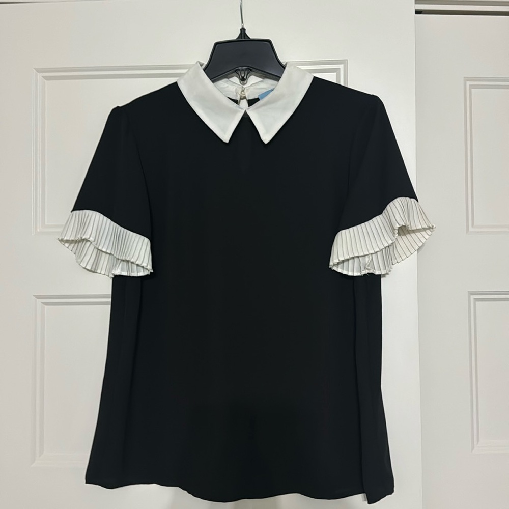 Cece black and white top